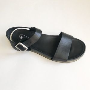 *1 day sale* Clarks Dusty Soul Sandal - Black